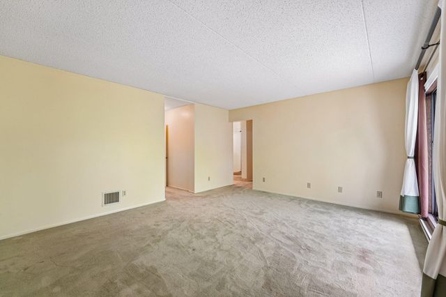 2445 Londin Lane E 202, Maplewood, MN 55119