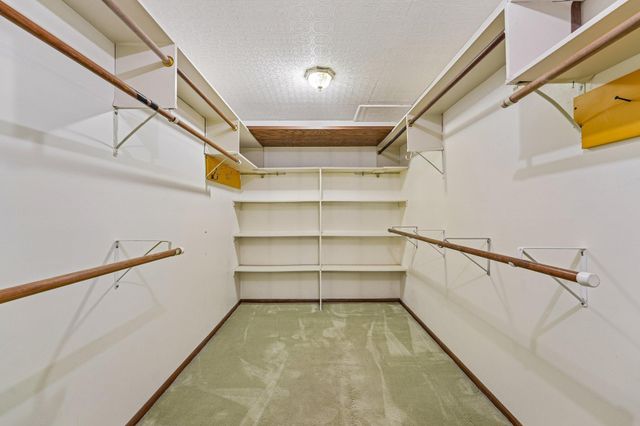 2445 Londin Lane E 202, Maplewood, MN 55119