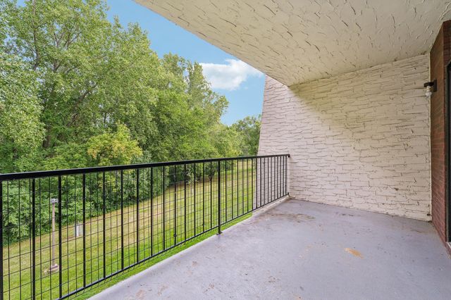 2445 Londin Lane E 202, Maplewood, MN 55119