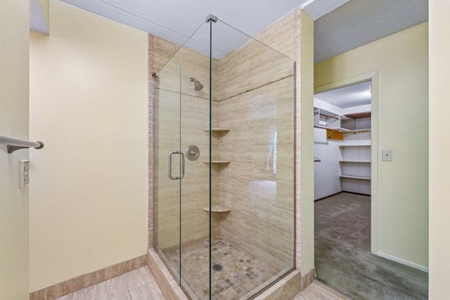 2445 Londin Lane E 202, Maplewood, MN 55119