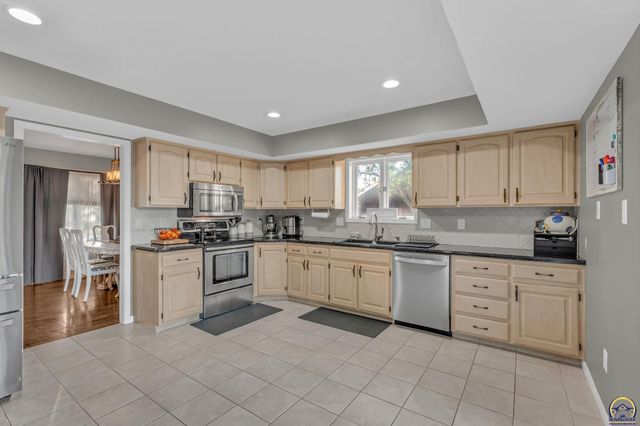 3740 SW Kings Forest RD, Topeka, KS 66610