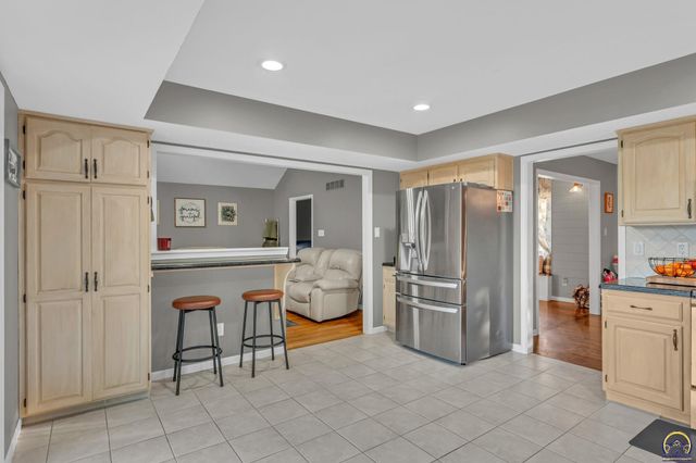 3740 SW Kings Forest RD, Topeka, KS 66610