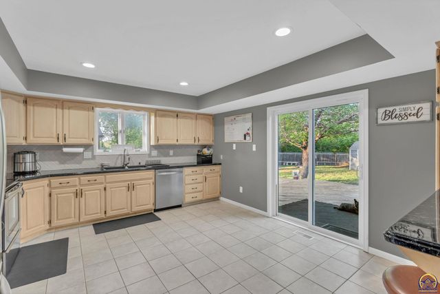 3740 SW Kings Forest RD, Topeka, KS 66610