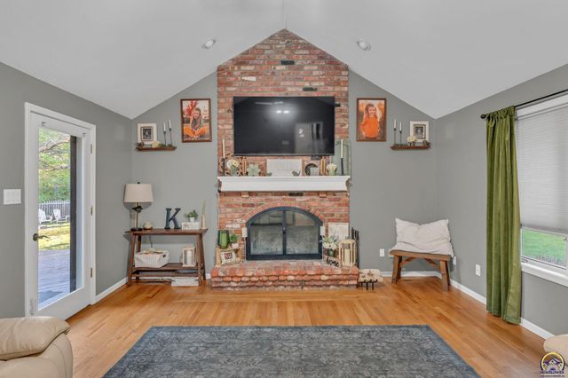 3740 SW Kings Forest RD, Topeka, KS 66610