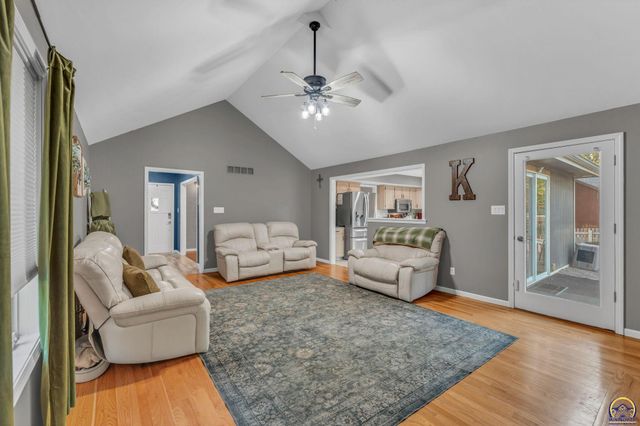 3740 SW Kings Forest RD, Topeka, KS 66610
