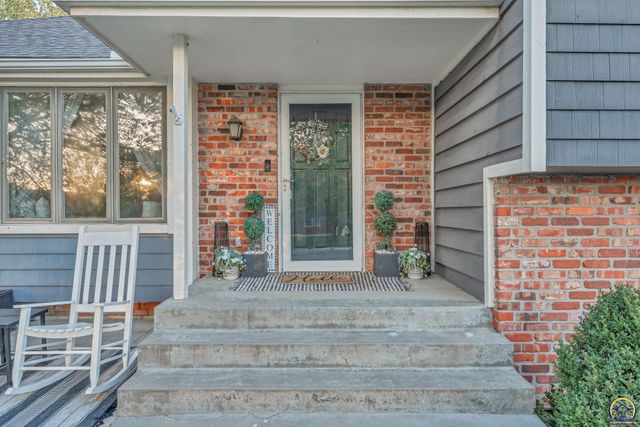3740 SW Kings Forest RD, Topeka, KS 66610