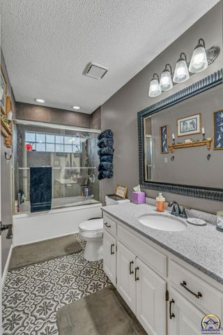3740 SW Kings Forest RD, Topeka, KS 66610