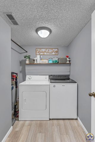 3740 SW Kings Forest RD, Topeka, KS 66610
