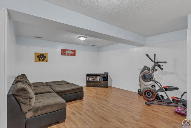 3740 SW Kings Forest RD, Topeka, KS 66610