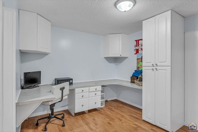 3740 SW Kings Forest RD, Topeka, KS 66610