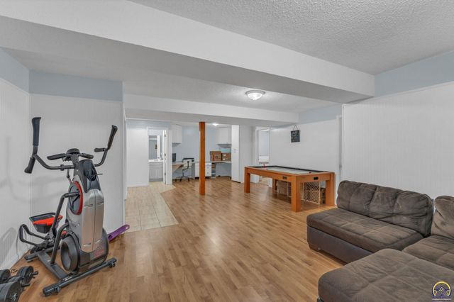 3740 SW Kings Forest RD, Topeka, KS 66610