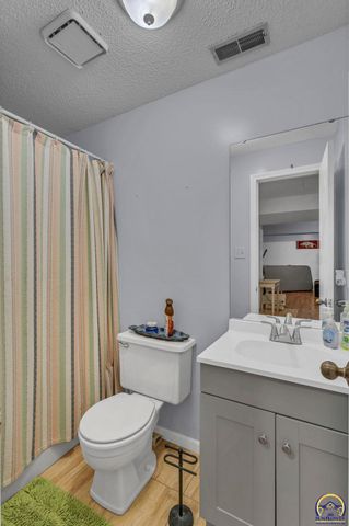 3740 SW Kings Forest RD, Topeka, KS 66610