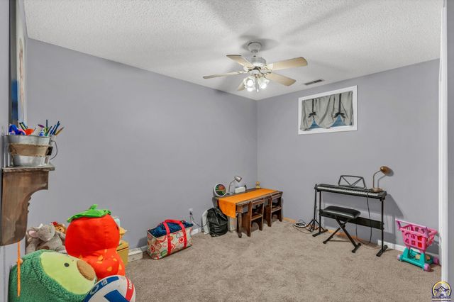3740 SW Kings Forest RD, Topeka, KS 66610