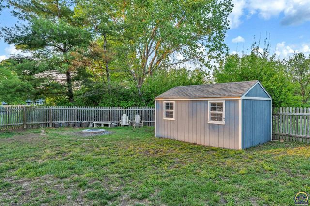 3740 SW Kings Forest RD, Topeka, KS 66610