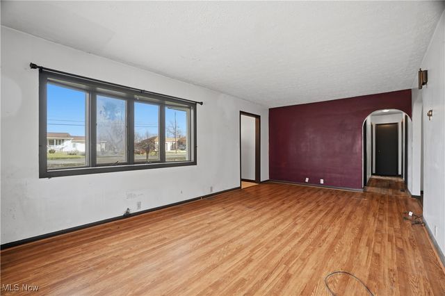 942 State Route 307 W, Jefferson, OH 44047