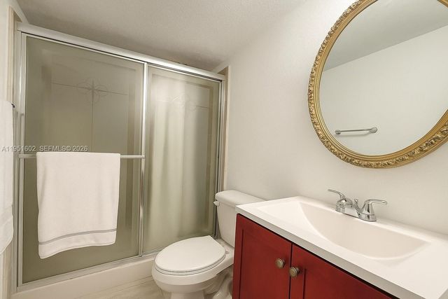 950 NE 199th St 2H, Miami, FL 33179