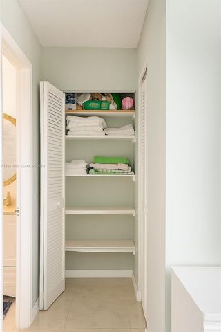 950 NE 199th St 2H, Miami, FL 33179