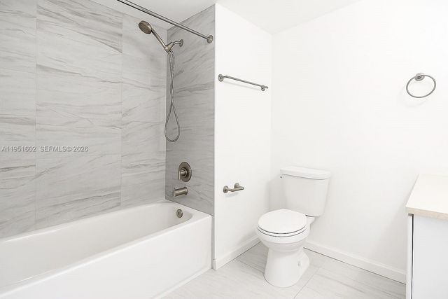 950 NE 199th St 2H, Miami, FL 33179