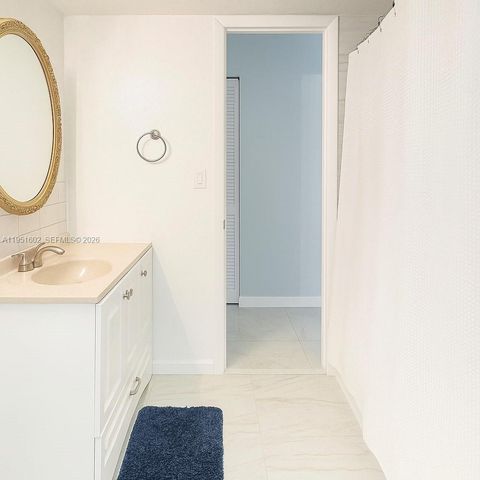 950 NE 199th St 2H, Miami, FL 33179