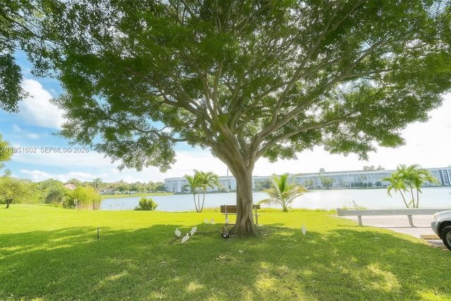 950 NE 199th St 2H, Miami, FL 33179