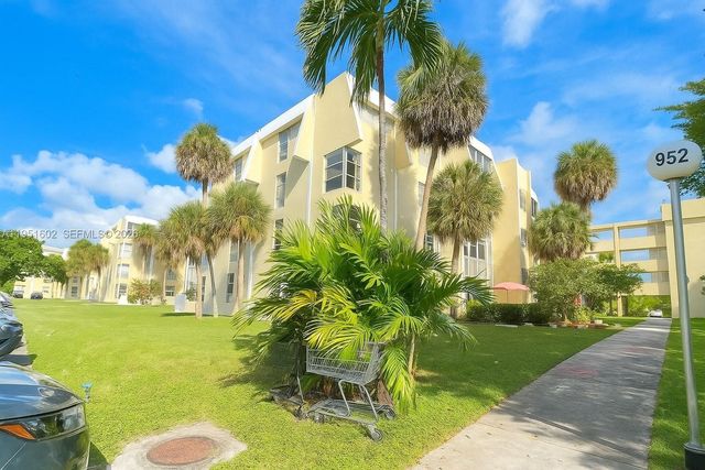 950 NE 199th St 2H, Miami, FL 33179