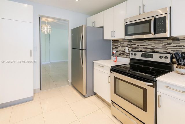 950 NE 199th St 2H, Miami, FL 33179