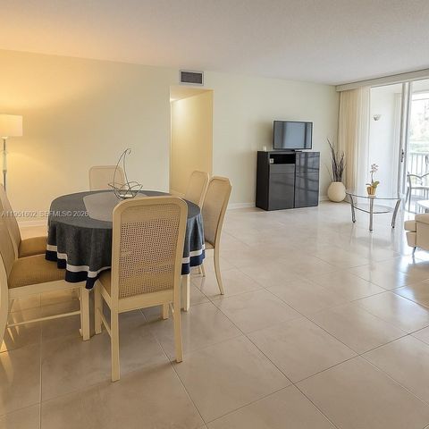 950 NE 199th St 2H, Miami, FL 33179