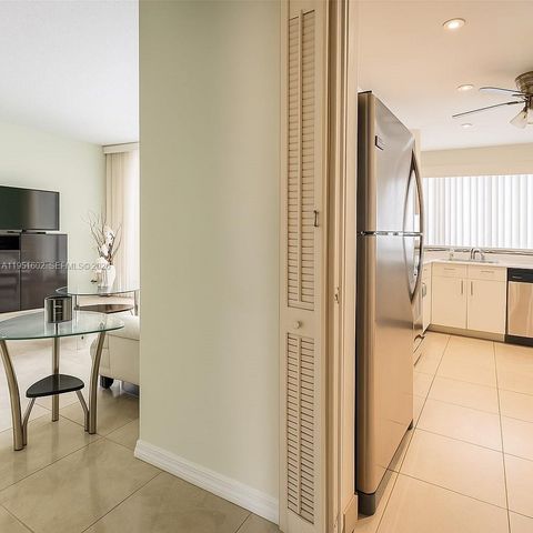 950 NE 199th St 2H, Miami, FL 33179