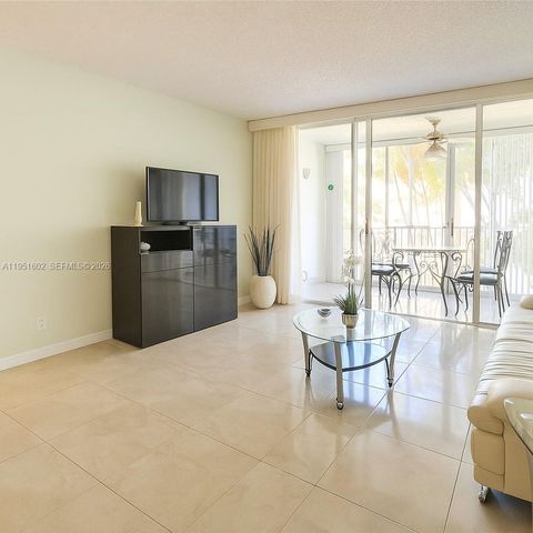 950 NE 199th St 2H, Miami, FL 33179