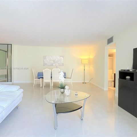 950 NE 199th St 2H, Miami, FL 33179