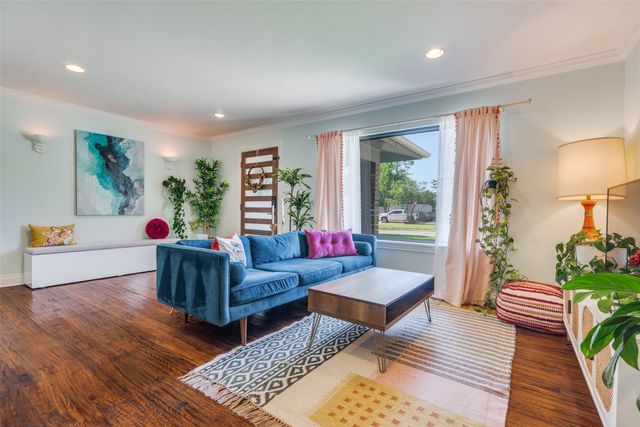 320 Easton Road, Dallas, TX 75218