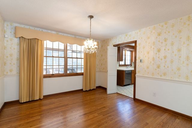 58 Shattuck Rd, Sturbridge, MA 01566