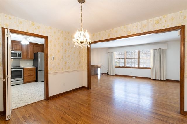 58 Shattuck Rd, Sturbridge, MA 01566