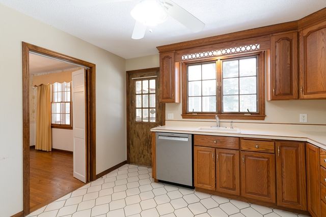 58 Shattuck Rd, Sturbridge, MA 01566