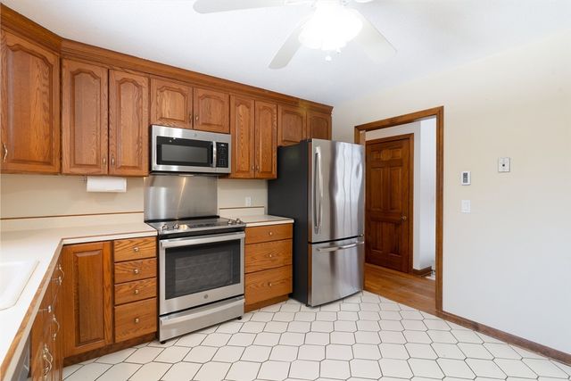 58 Shattuck Rd, Sturbridge, MA 01566