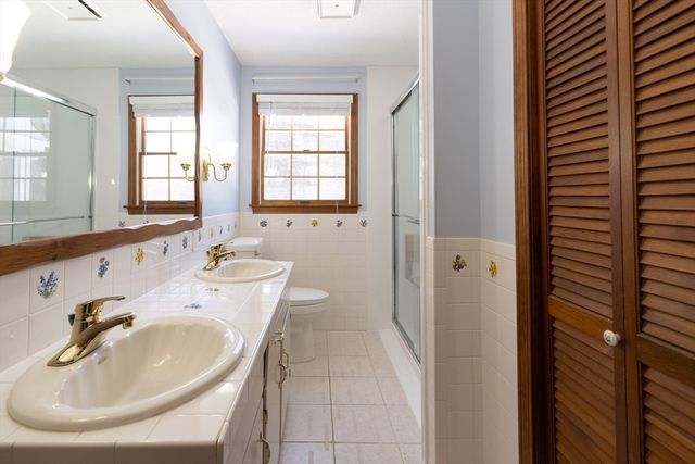 58 Shattuck Rd, Sturbridge, MA 01566