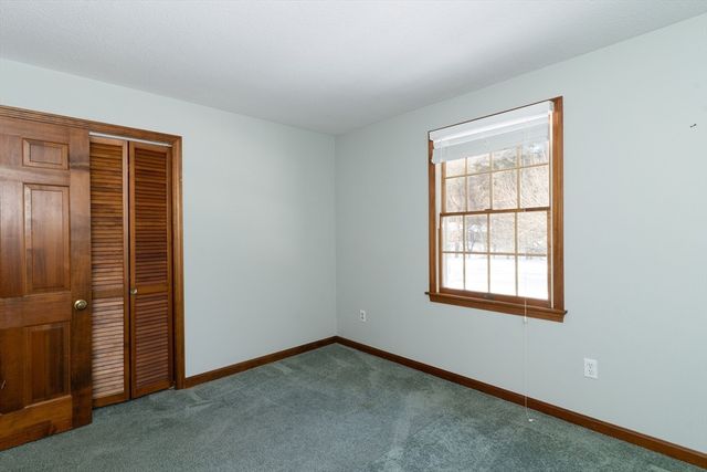 58 Shattuck Rd, Sturbridge, MA 01566