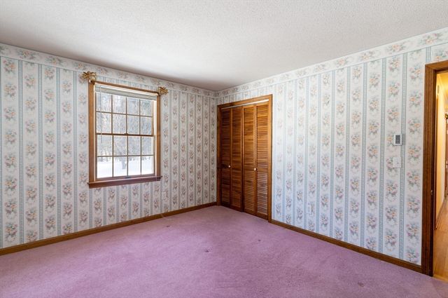 58 Shattuck Rd, Sturbridge, MA 01566