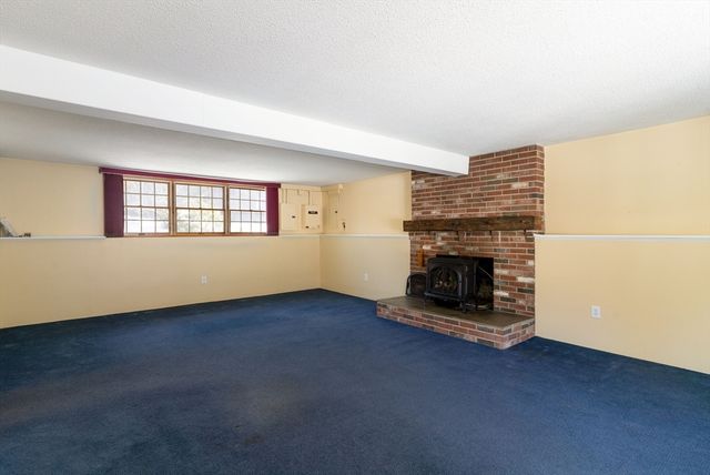 58 Shattuck Rd, Sturbridge, MA 01566