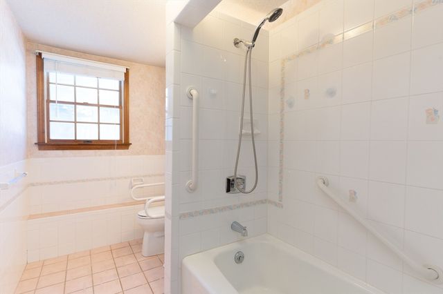 58 Shattuck Rd, Sturbridge, MA 01566