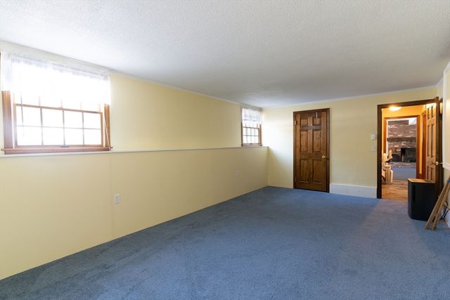 58 Shattuck Rd, Sturbridge, MA 01566