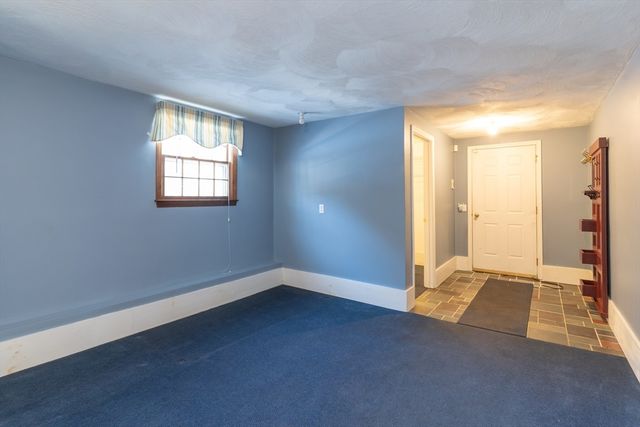 58 Shattuck Rd, Sturbridge, MA 01566