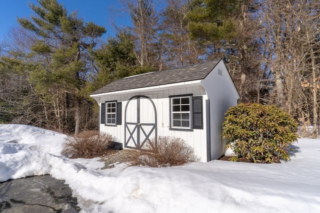 58 Shattuck Rd, Sturbridge, MA 01566