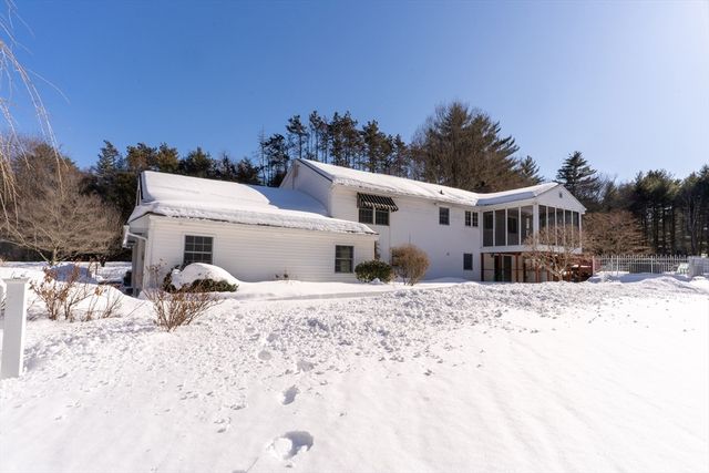 58 Shattuck Rd, Sturbridge, MA 01566