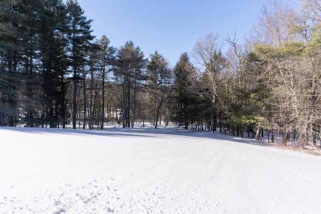 58 Shattuck Rd, Sturbridge, MA 01566