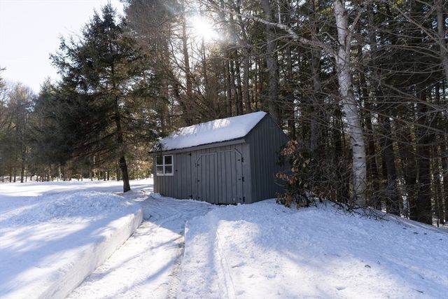 58 Shattuck Rd, Sturbridge, MA 01566