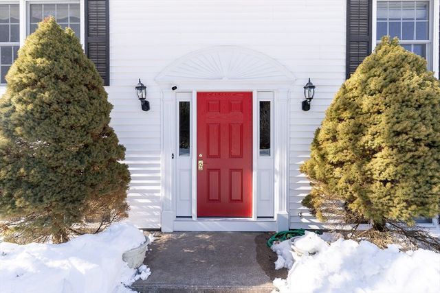 58 Shattuck Rd, Sturbridge, MA 01566