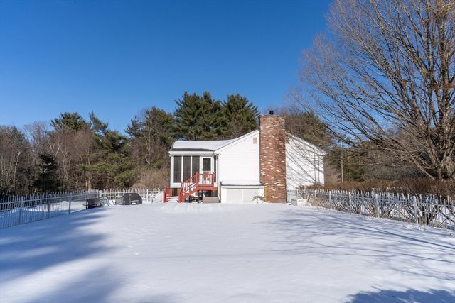 58 Shattuck Rd, Sturbridge, MA 01566