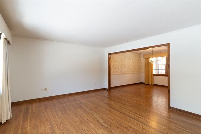 58 Shattuck Rd, Sturbridge, MA 01566