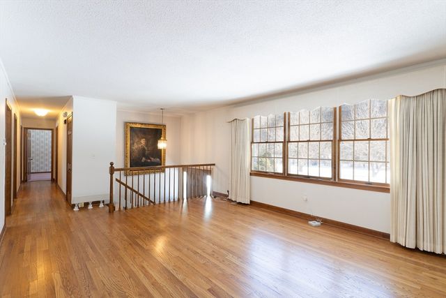 58 Shattuck Rd, Sturbridge, MA 01566